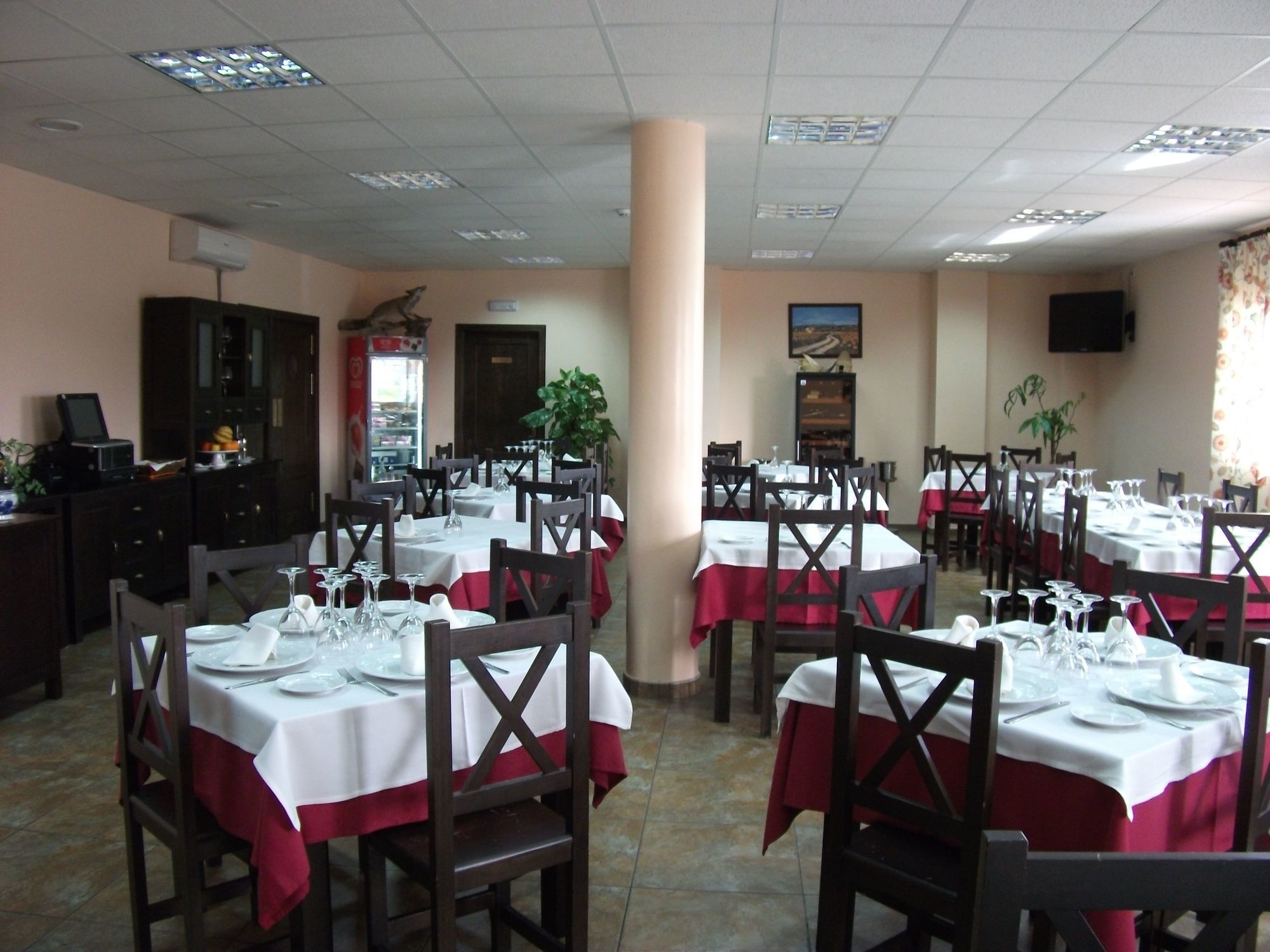 Hotel Restaurante Sostenible La Laguna Brozas Restaurant foto